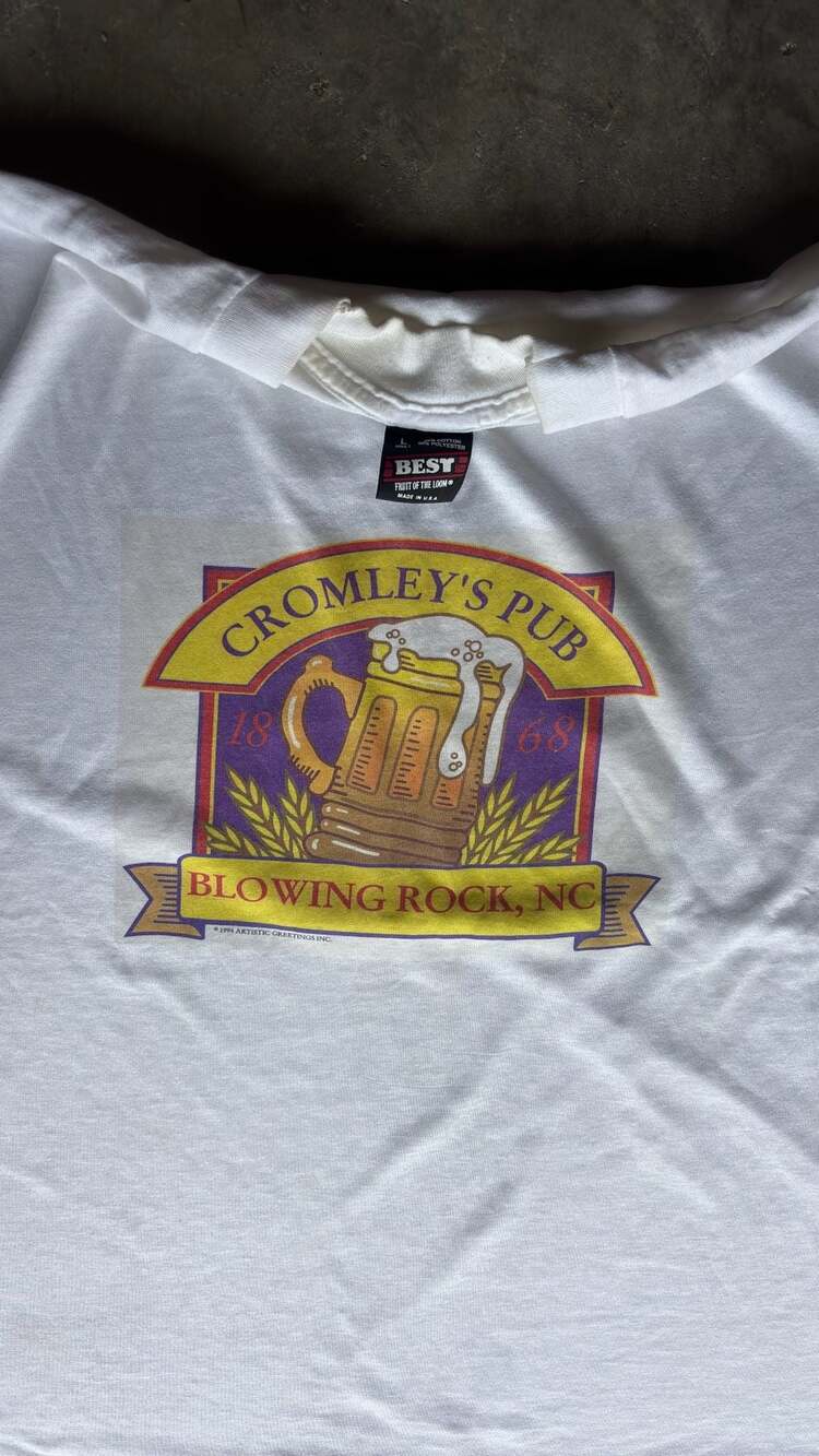 Vintage 90s Cromley's Pub Blowing Rock, NC beer Graphic T-Shirt - Picture 2 of 3